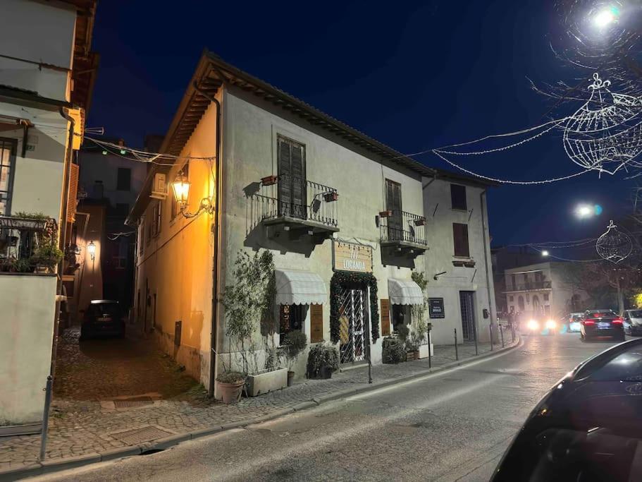 Fronte Lago Nel Centro Storico “La Casa Del Lago” Trevignano Romano Esterno foto